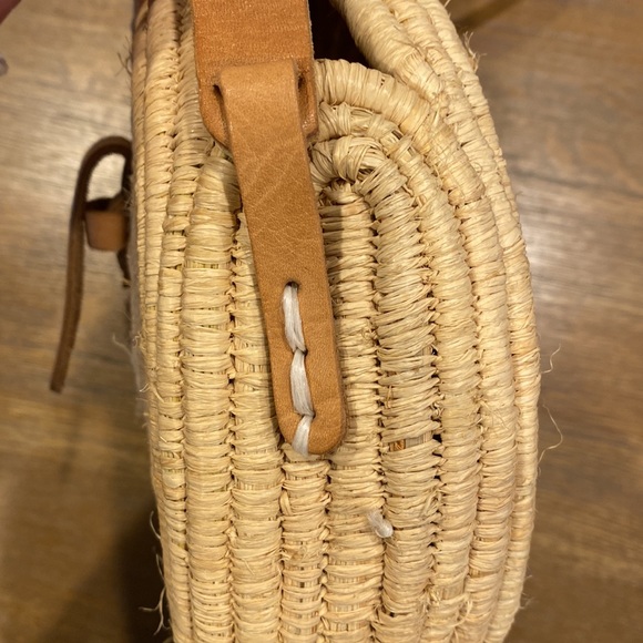 French Baskets Rose Round Crossbody Straw Bag Leather Trim - Picture 7 of 7